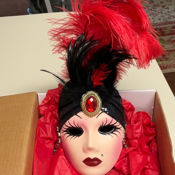 Mardi Gras Mask - Picture 2 of 7